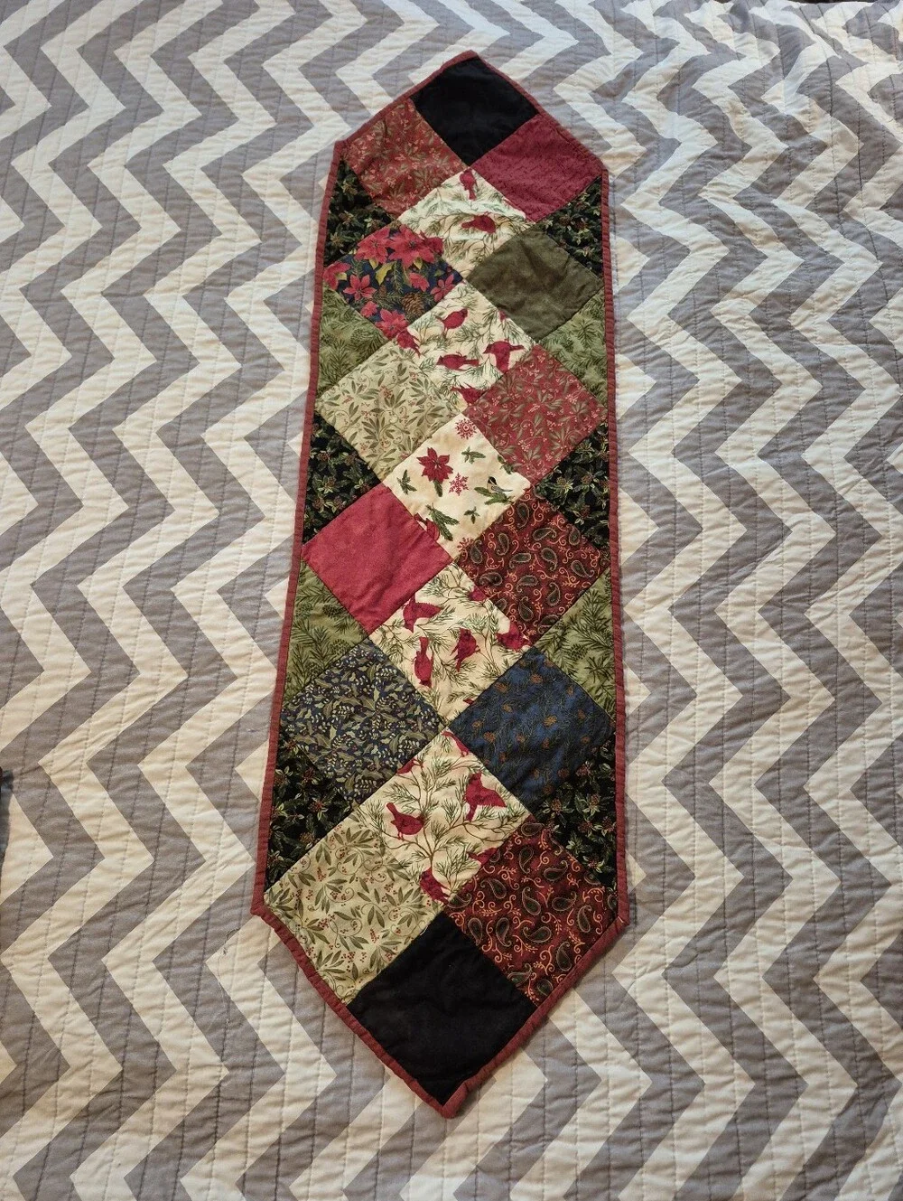 🌿5/$25 Quilted Christmas Cardinal Tablerunner